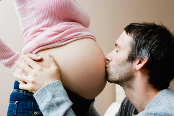 беременная женщина и муж